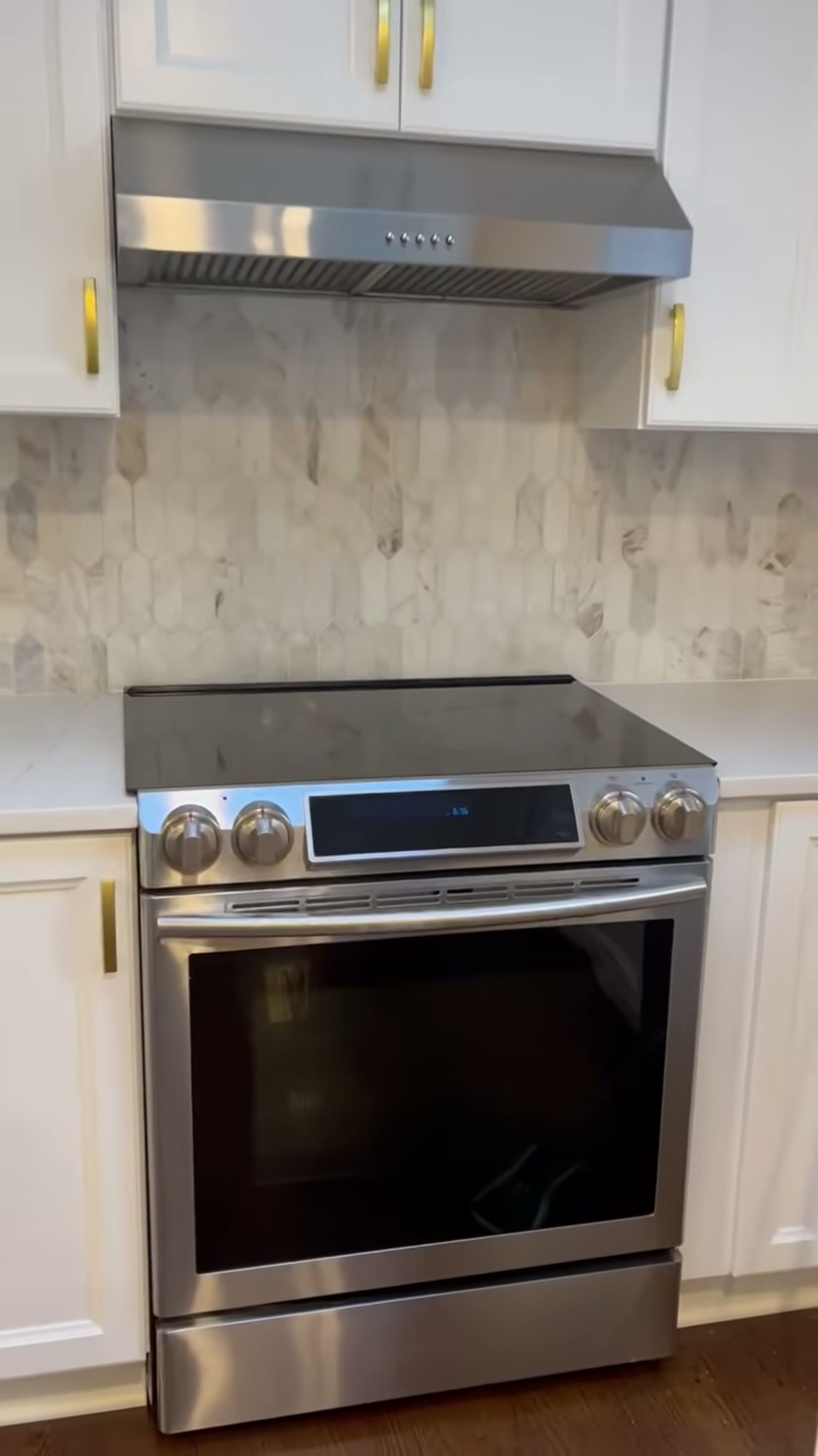 Clean kitchen range from a House Cleaning Dulces job